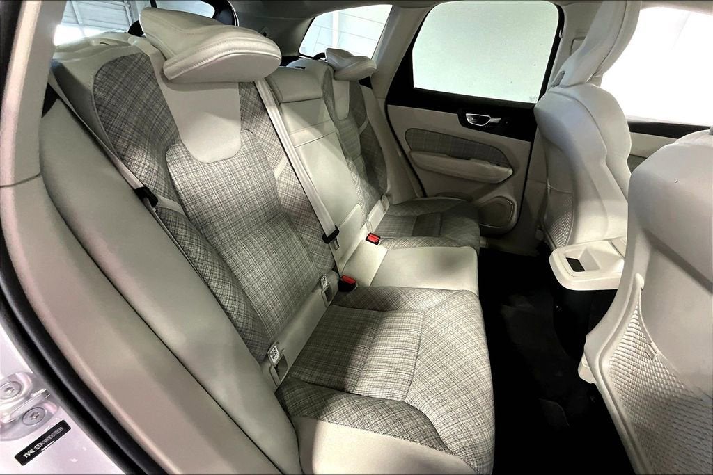 2022 Volvo XC60 Momentum