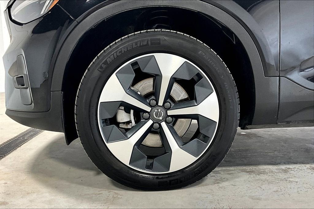 2024 Volvo XC40 B5 Plus Bright Theme