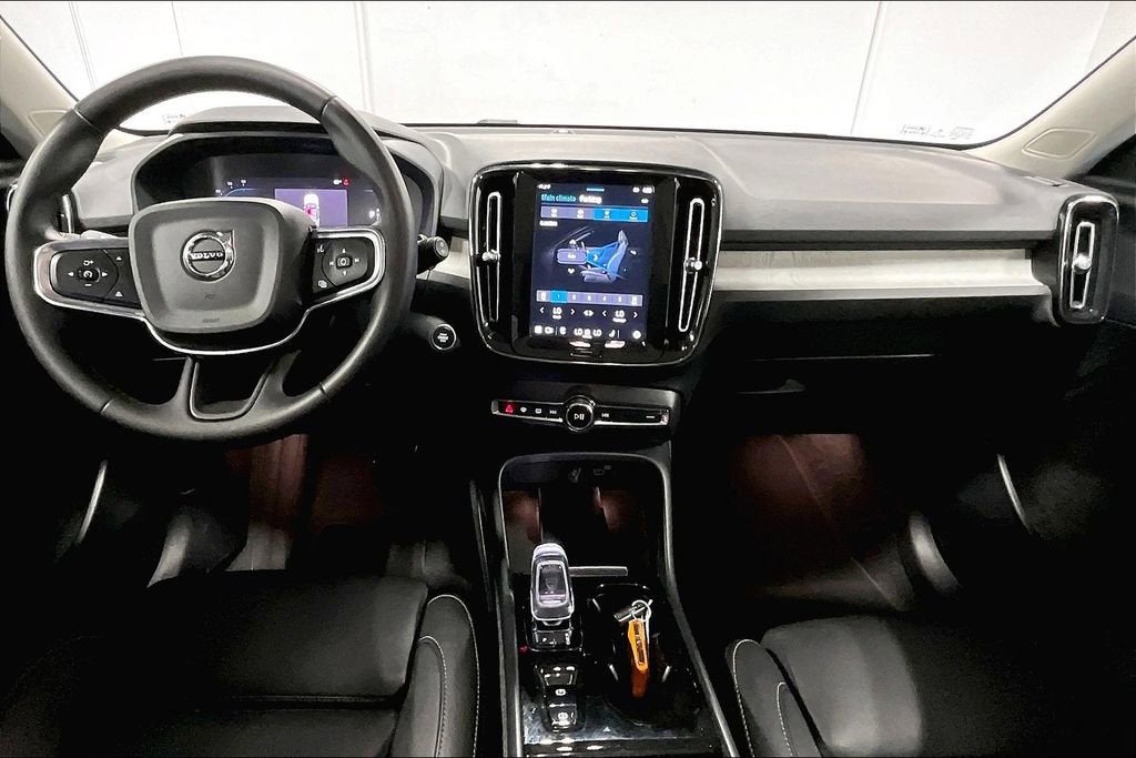 2024 Volvo XC40 B5 Plus Bright Theme
