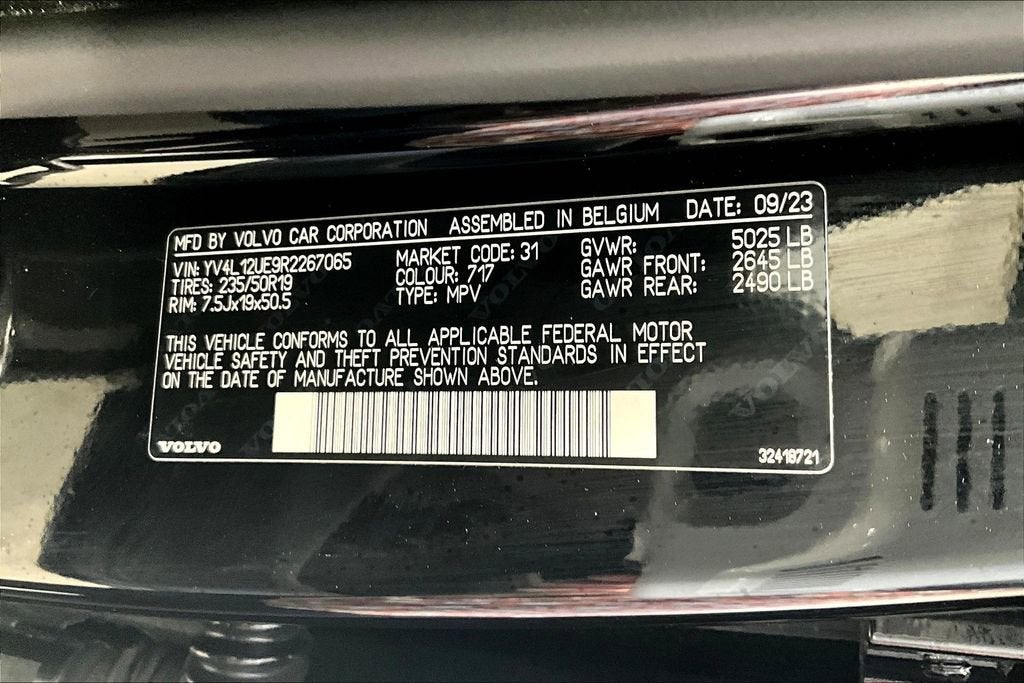 2024 Volvo XC40 B5 Plus Bright Theme