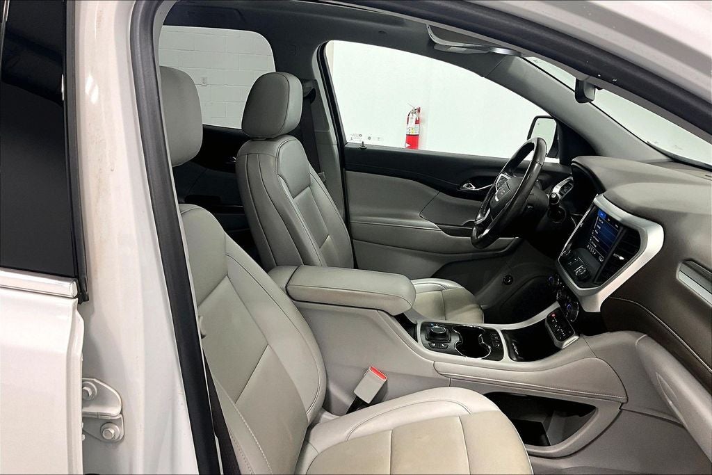 2022 GMC Acadia SLT