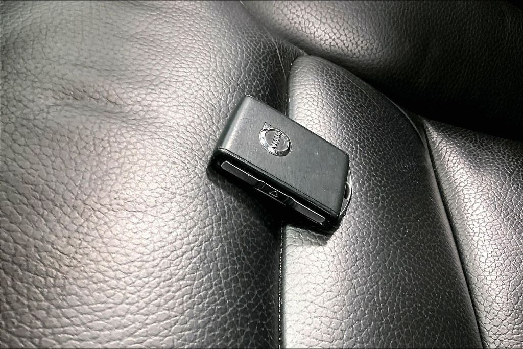 2024 Volvo S60 B5 Plus Dark Theme