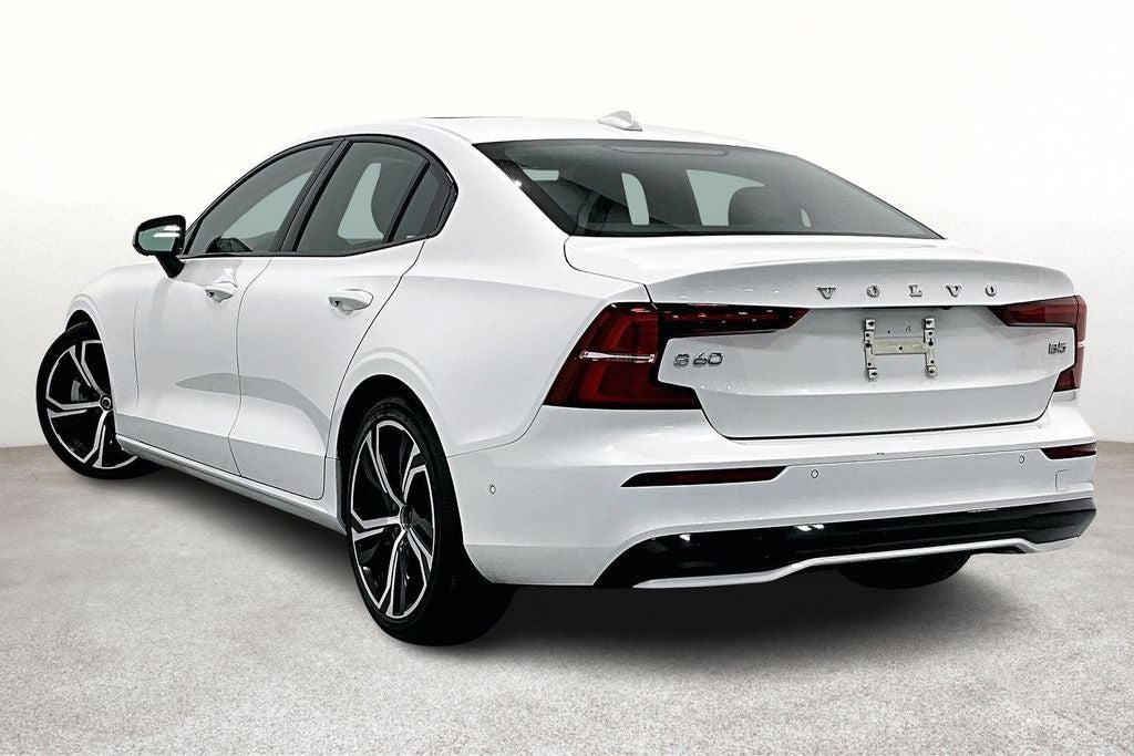 2024 Volvo S60 B5 Plus Dark Theme