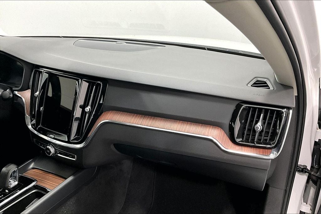 2024 Volvo S60 B5 Plus Dark Theme