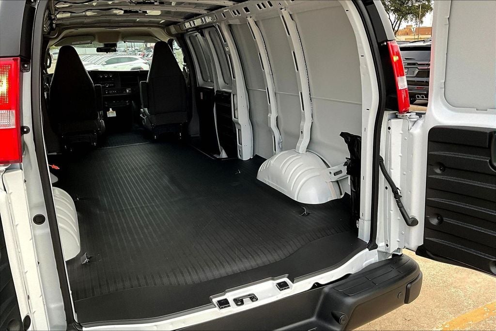 2025 GMC Savana 3500 Work Van