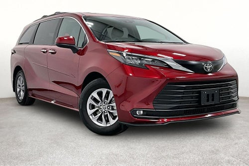 2026 Toyota Sienna XLE 8 Passenger