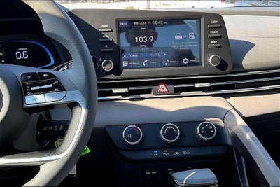 2025 Hyundai Elantra SE