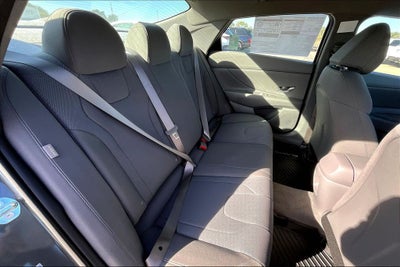 2025 Hyundai Elantra SE