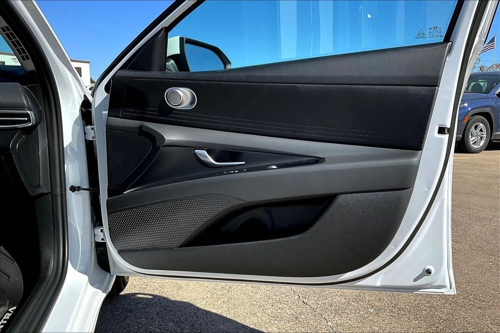 2025 Hyundai Elantra SE